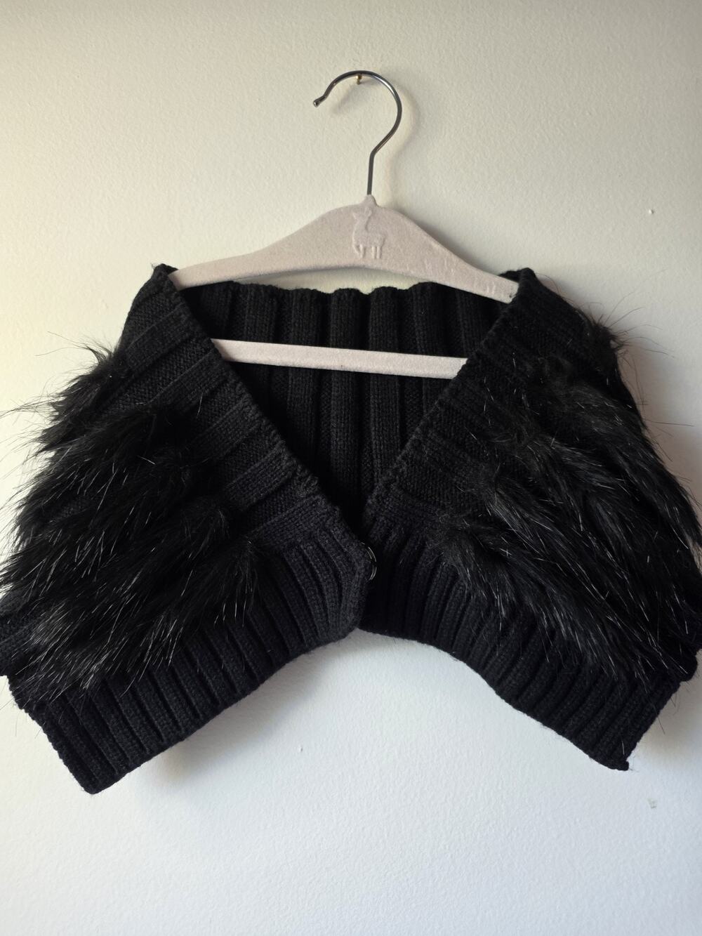 Simply Vera Vera Wang Black Knit Faux Fur Trim Capelet Shoulder Wrap Shrug OSFM